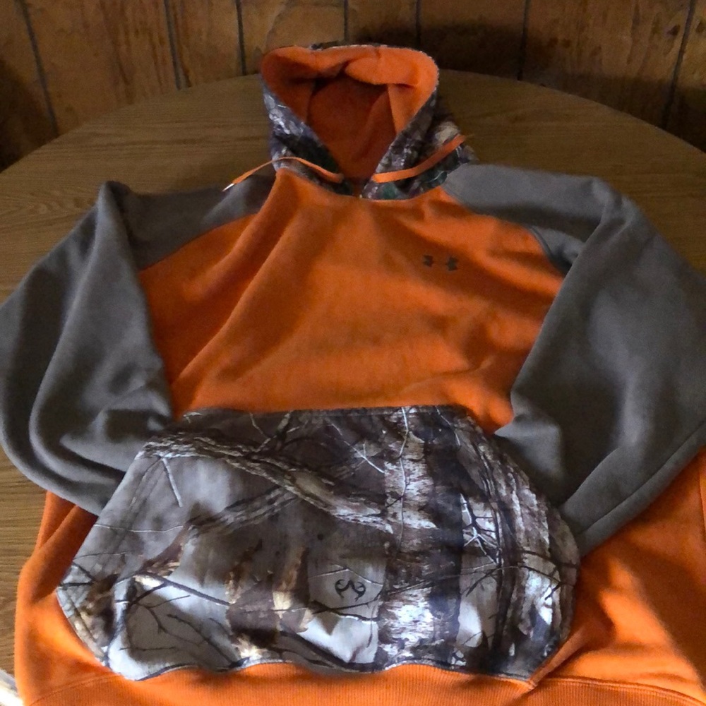 Under armour sweatshirt, lightweight
